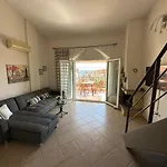 Cozy 2br In Mola Kaliva With Sea View דירה