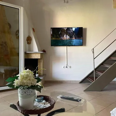 Cozy 2br In Mola Kaliva With Sea View