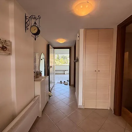 Appartement Cozy 2br In Mola Kaliva With Sea View